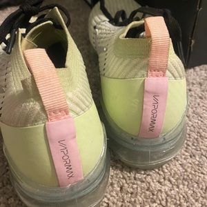 Good condition. Love this style very light weight and comfy